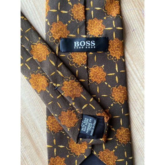 ❤️ 3/$15 HUGO BOSS Brown Orange Geometric Floral Silk Italy Necktie Tie - Picture 1 of 4